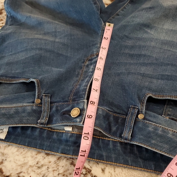 Two by Vince Camuto Jeans - Picture 9 of 17